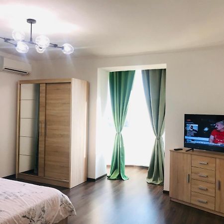 Naberezhna 10, Central Lutsk Apartment Exterior photo
